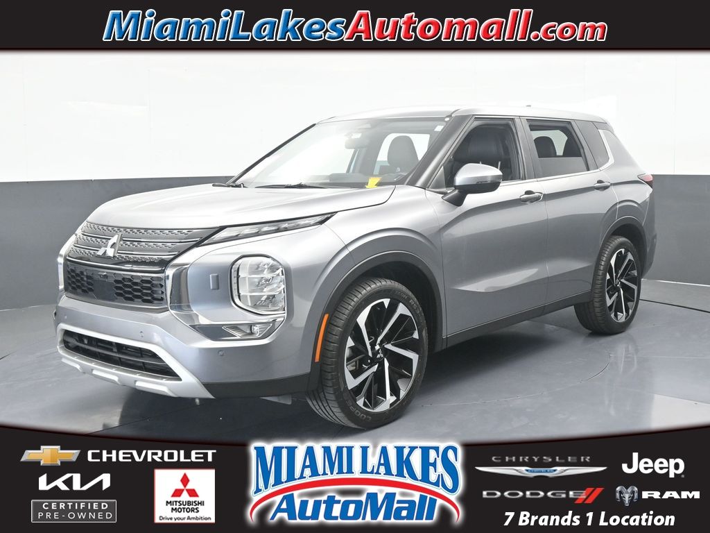 2022 Mitsubishi Outlander SE's photo