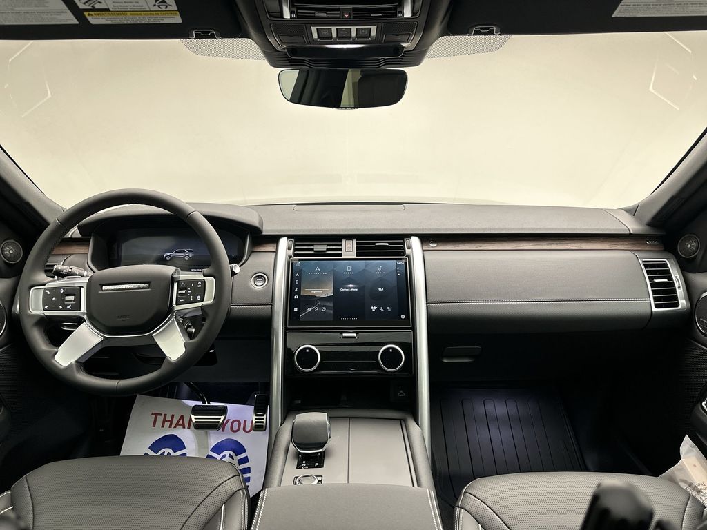 2024 Land Rover Discovery Dynamic SE 13