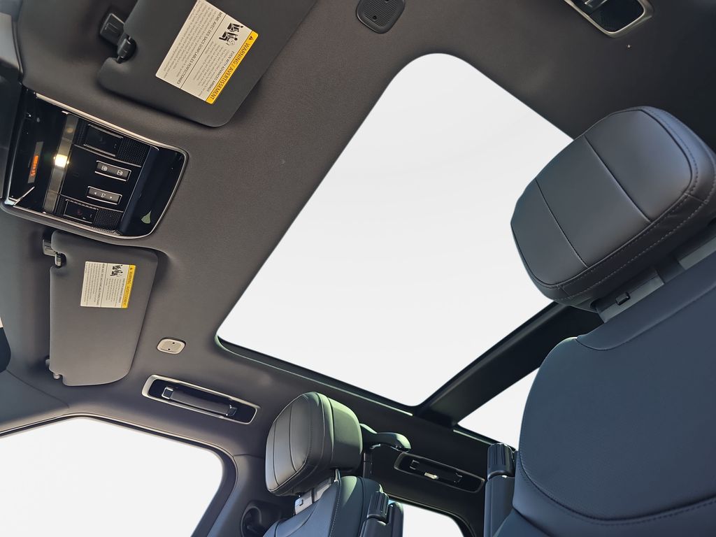 New 2026 White Land Rover Dynamic SE image 31