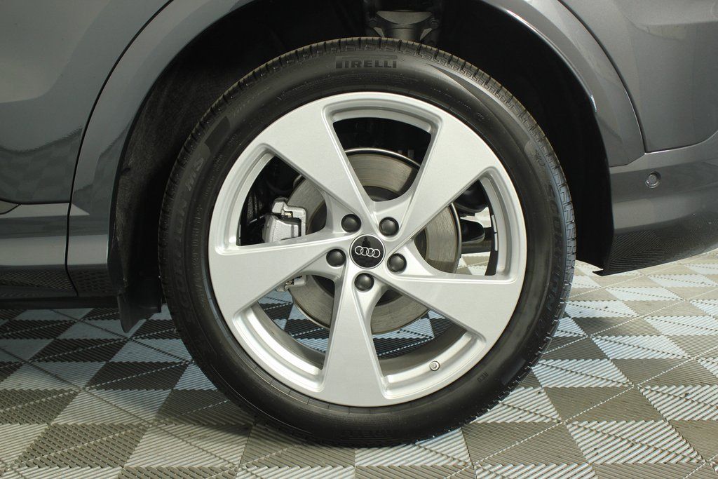 Thumbnail: 2025 Audi Q5 - 10