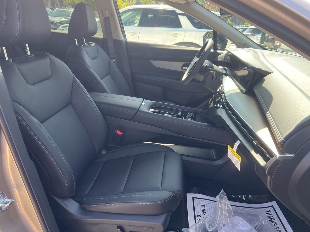 2025 Champagne Silver Metallic Nissan Murano SL AWD SUV