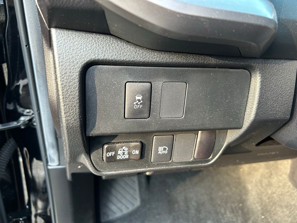 2023 Toyota Tacoma SR5 17