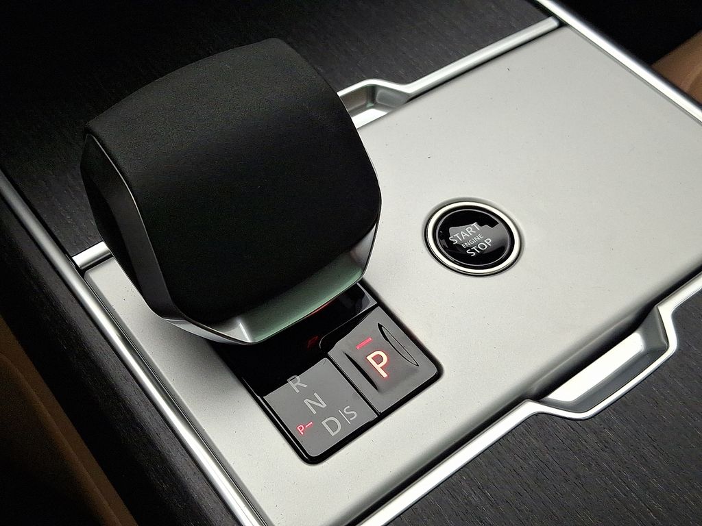 Thumbnail: 2025 Land Rover Range Rover - 11