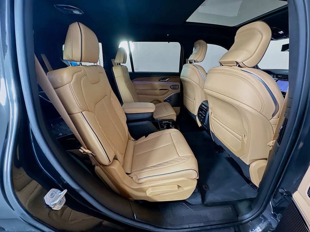 Thumbnail: 2023 Jeep Grand Cherokee L - 28