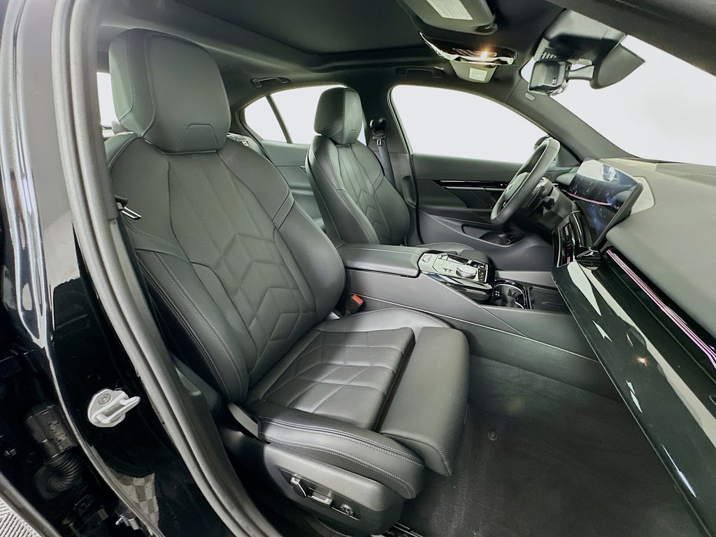 Thumbnail: 2025 BMW 5 Series - 29