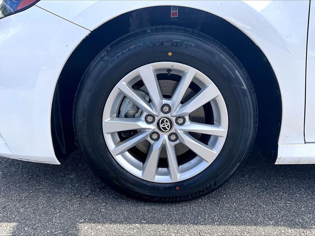 2025 Toyota Camry — photo 7