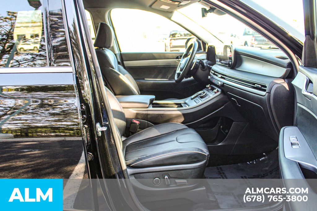 Used 2025 Black Hyundai SEL image 23