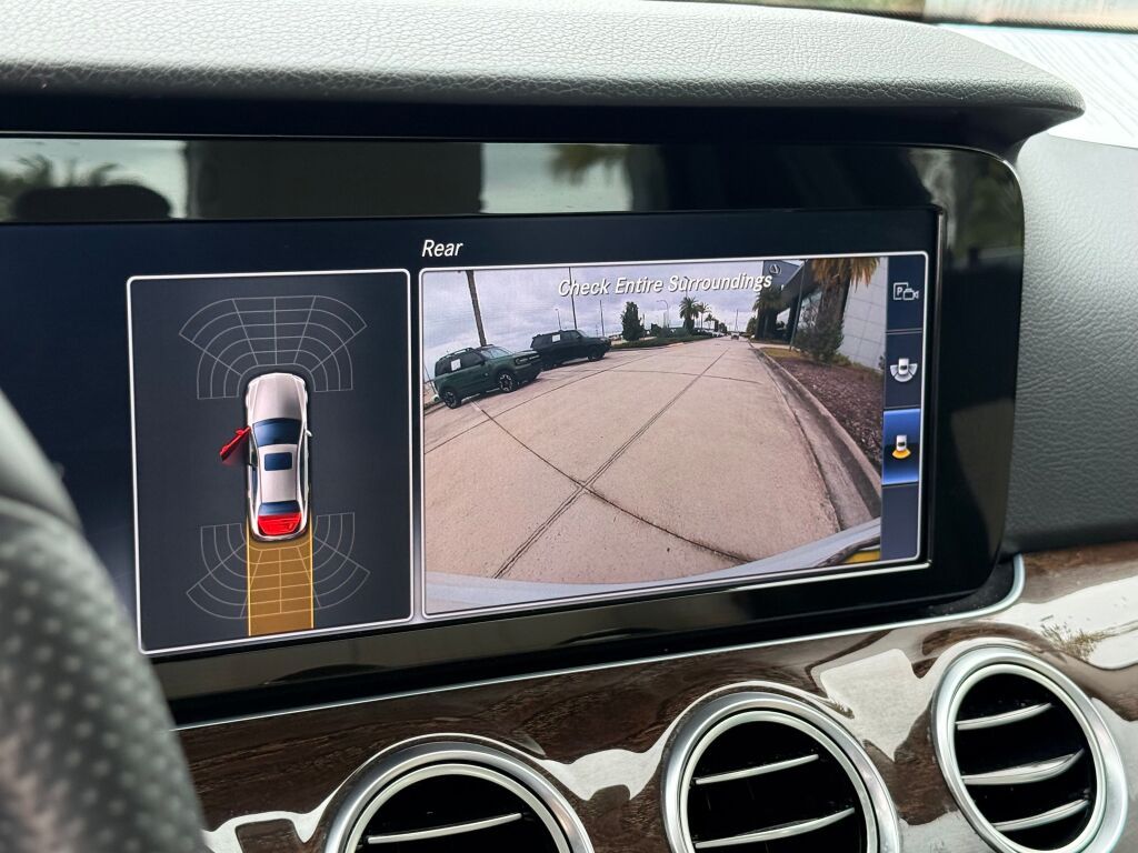 Thumbnail: 2017 Mercedes-Benz E-Class - 25