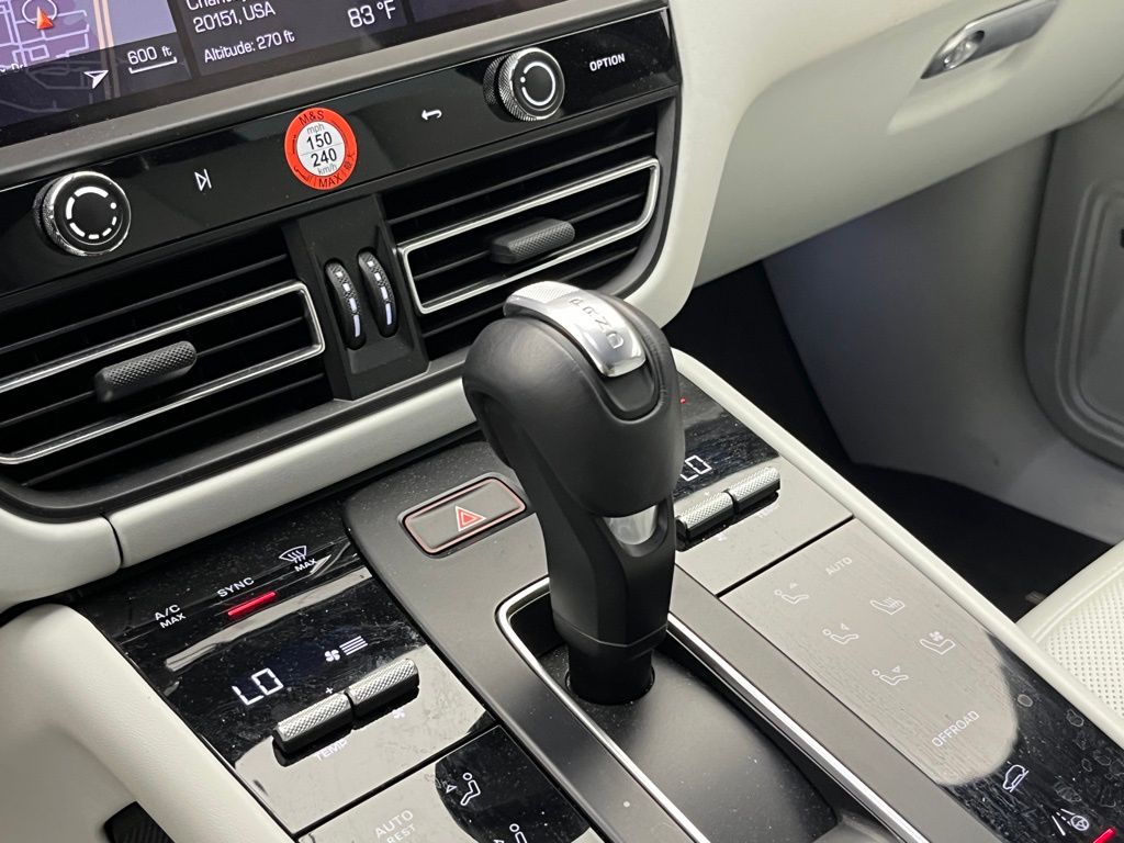 Thumbnail: 2023 Porsche Macan - 16