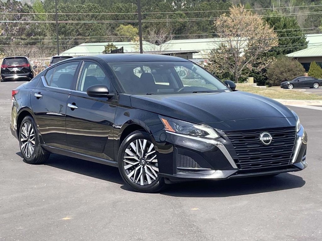 2024 Nissan Altima 2.5 SV FWD