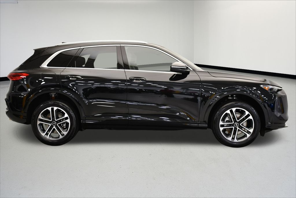 Thumbnail: 2025 Audi Q5 - 6