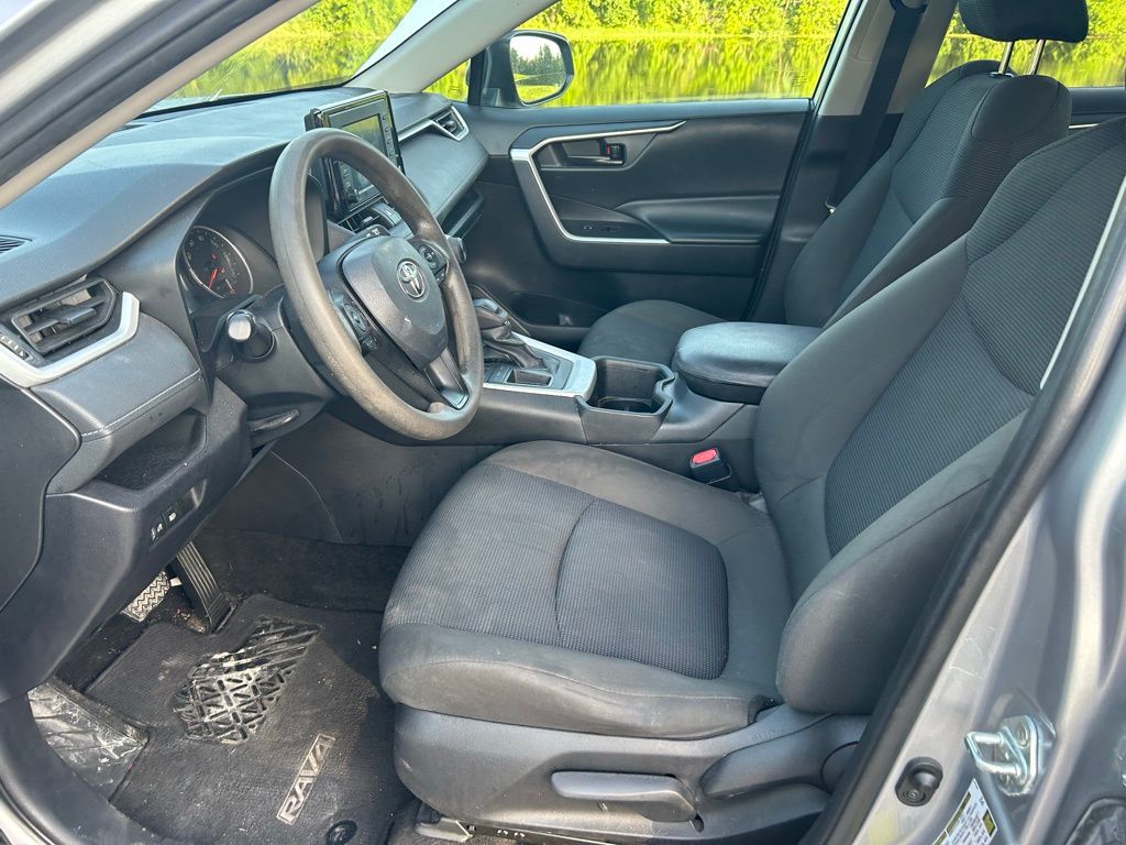 2022 Toyota RAV4 LE 14