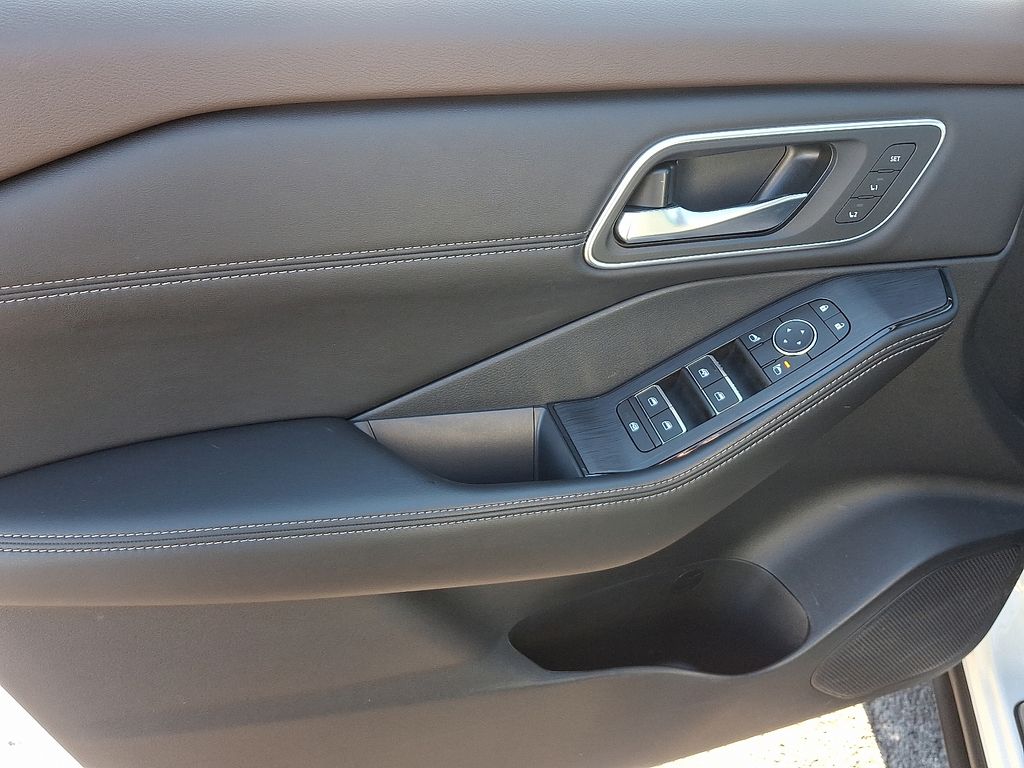 Thumbnail: 2023 Nissan Rogue - 13