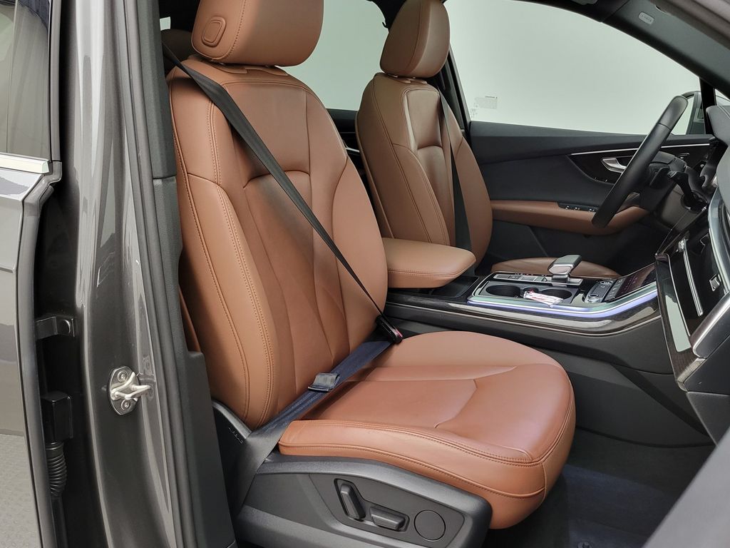 Thumbnail: 2023 Audi Q7 - 13