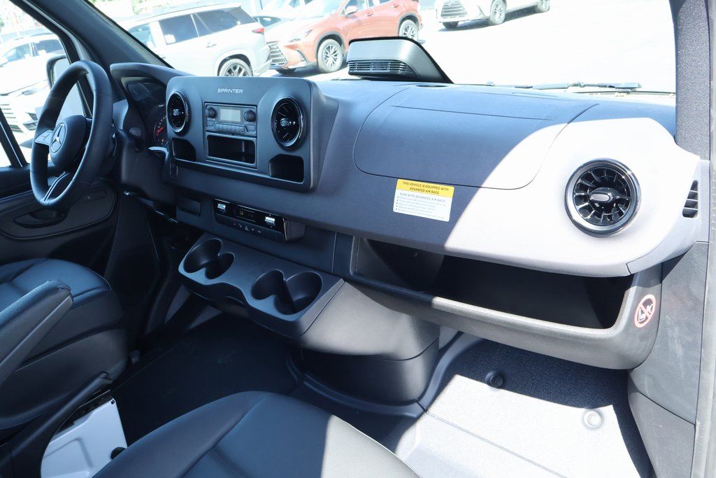 Thumbnail: 2025 Mercedes-Benz Sprinter - 5