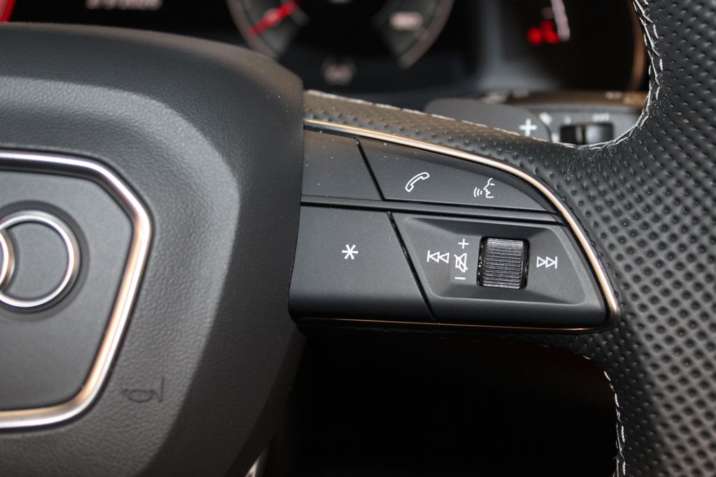 Thumbnail: 2026 Audi SQ7 - 32