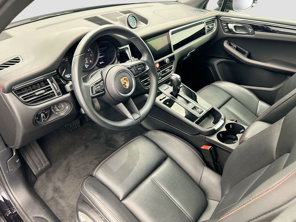 Thumbnail: 2025 Porsche Macan - 4