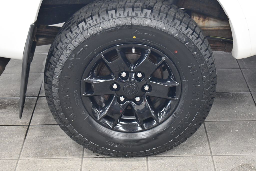 Thumbnail: 2015 Toyota Tacoma - 10