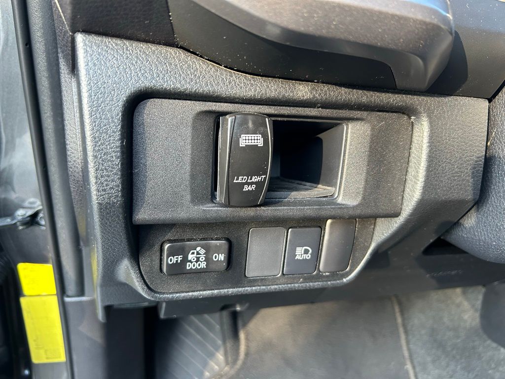 2019 Toyota Tacoma SR5 16