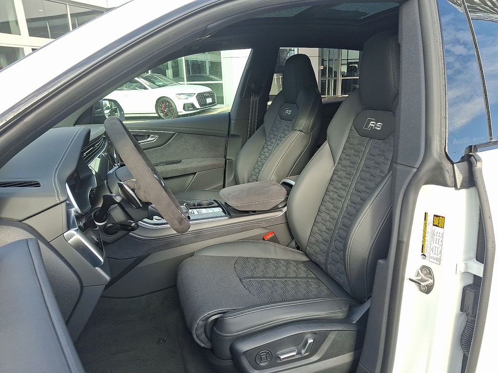 Thumbnail: 2026 Audi RS Q8 - 10