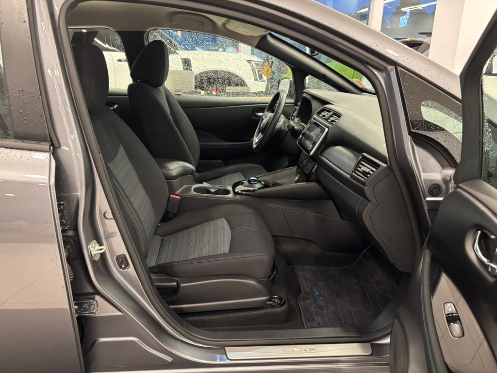 2023 Nissan Leaf SV Plus