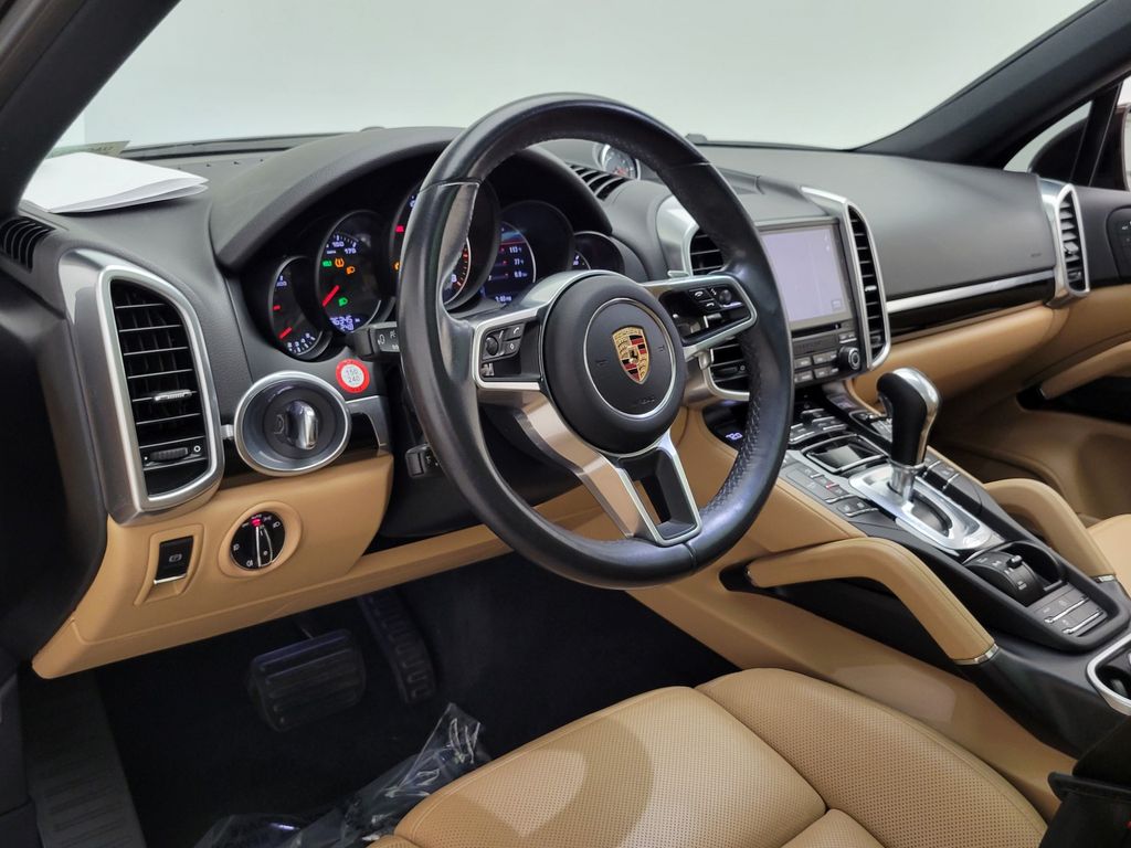 Thumbnail: 2017 Porsche Cayenne - 26