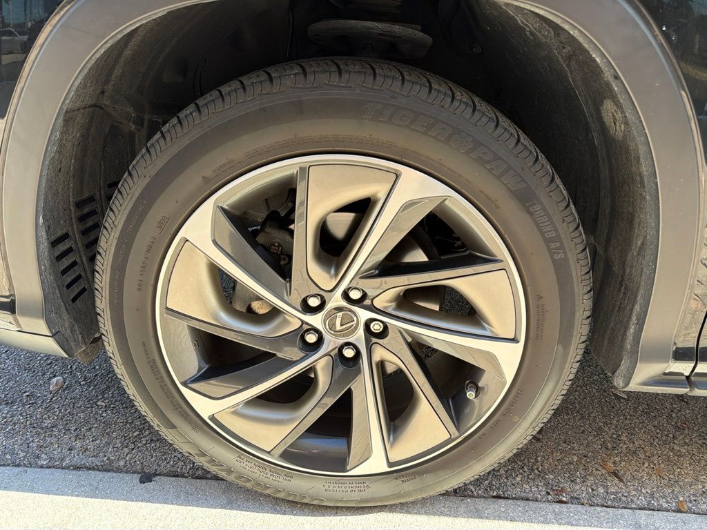 Used 2019  Lexus 350L image 12