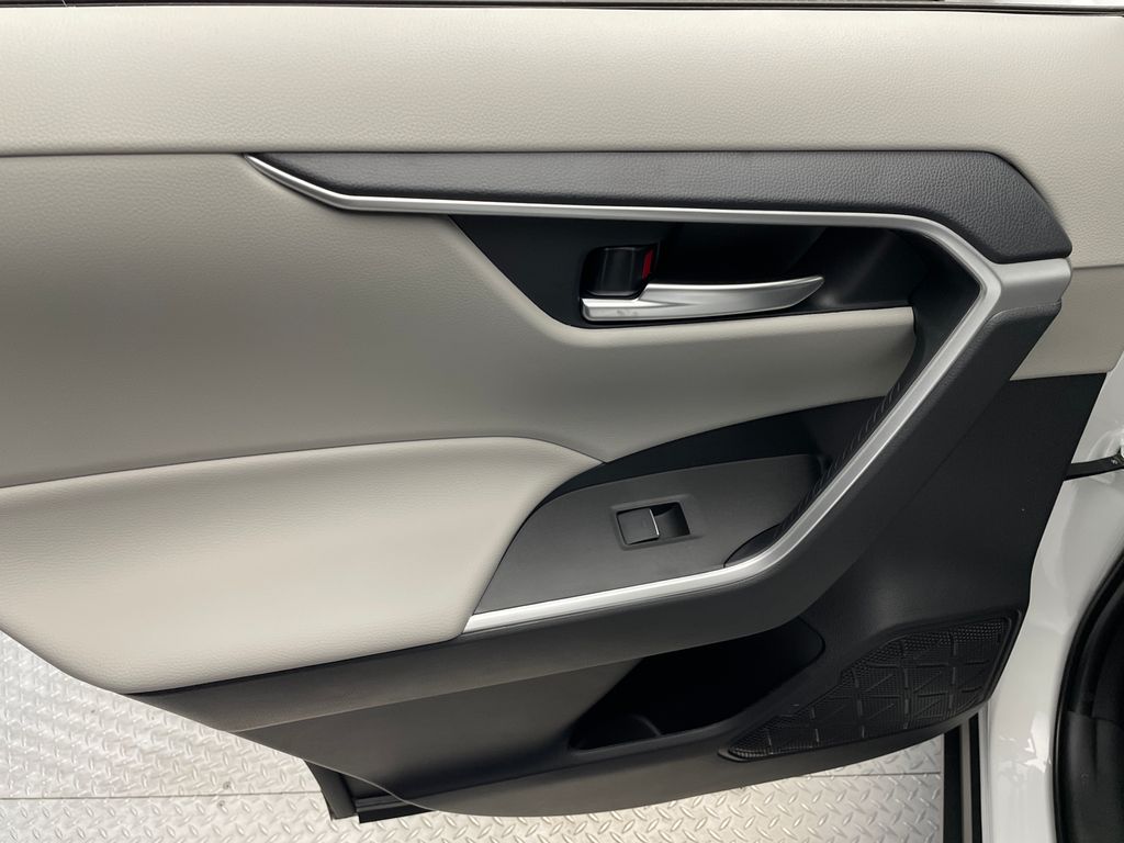 Thumbnail: 2025 Toyota RAV4 - 29