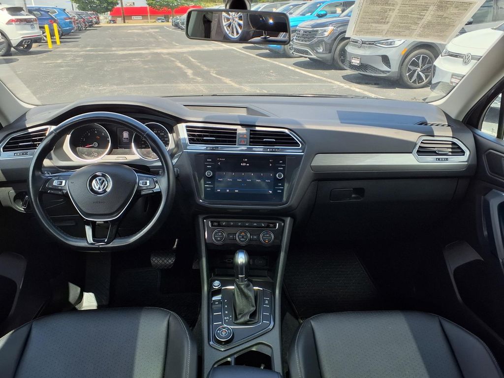 Used 2019 Platinum Gray Metallic Volkswagen 2.0T SE image 15