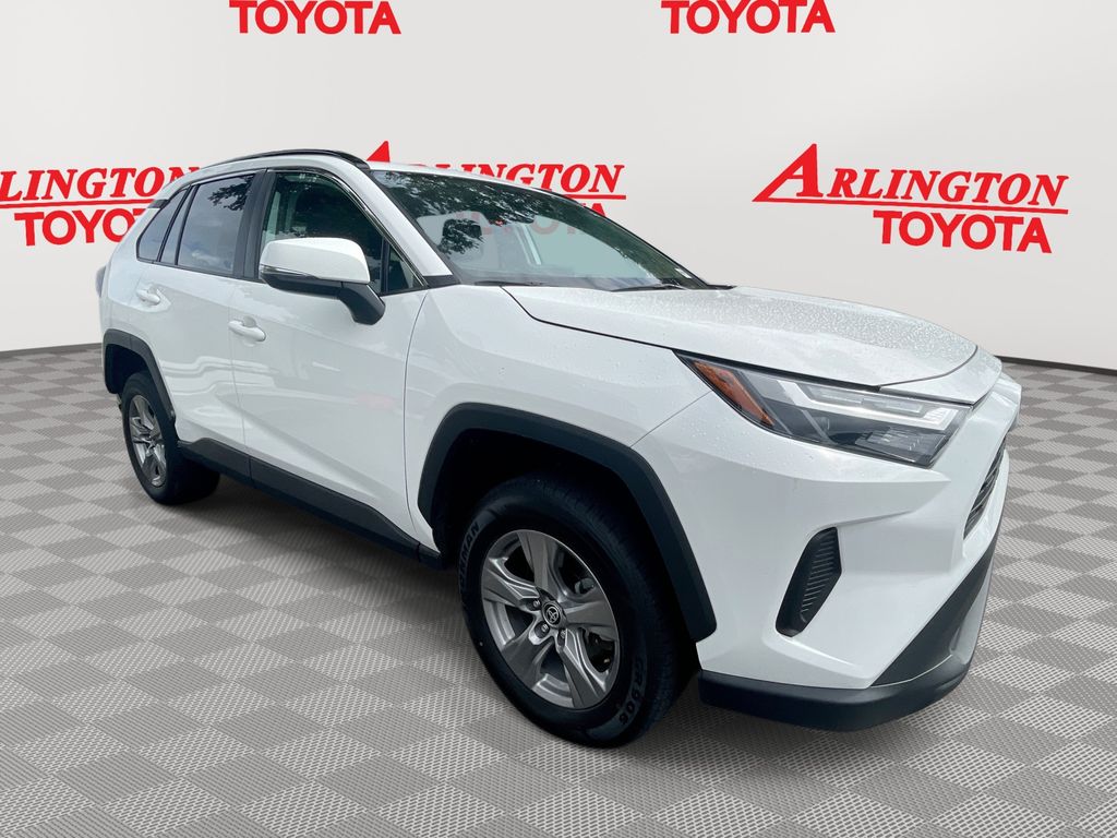 2023 Toyota RAV4 XLE's photo