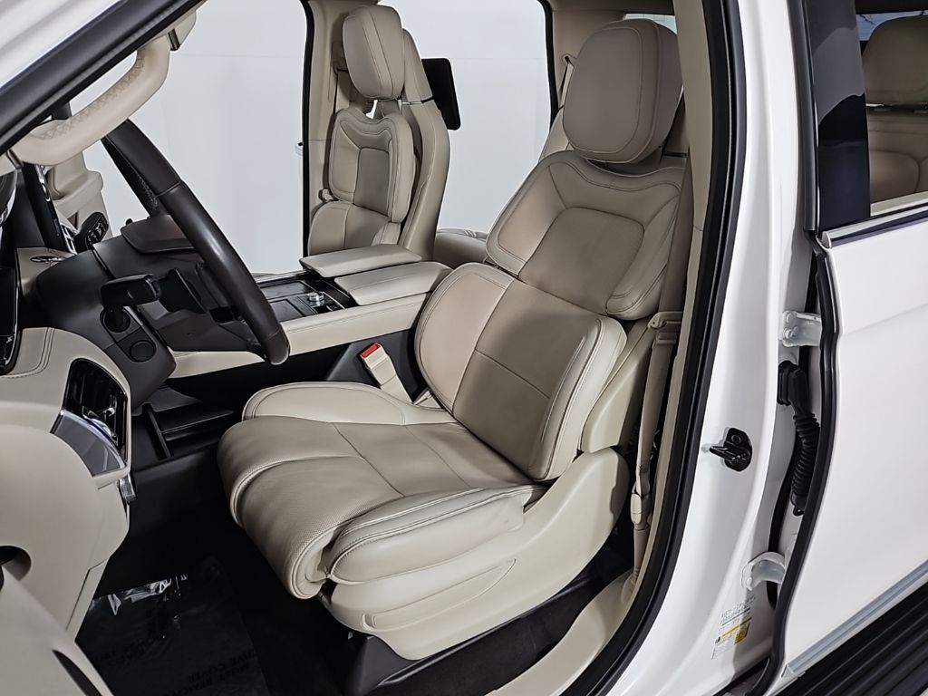 Thumbnail: 2018 Lincoln Navigator - 24