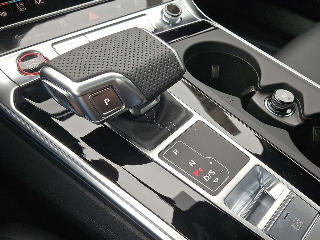 Thumbnail: 2025 Audi RS 6 - 12