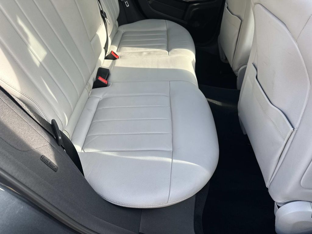 Thumbnail: 2011 Mercedes-Benz E-Class - 26