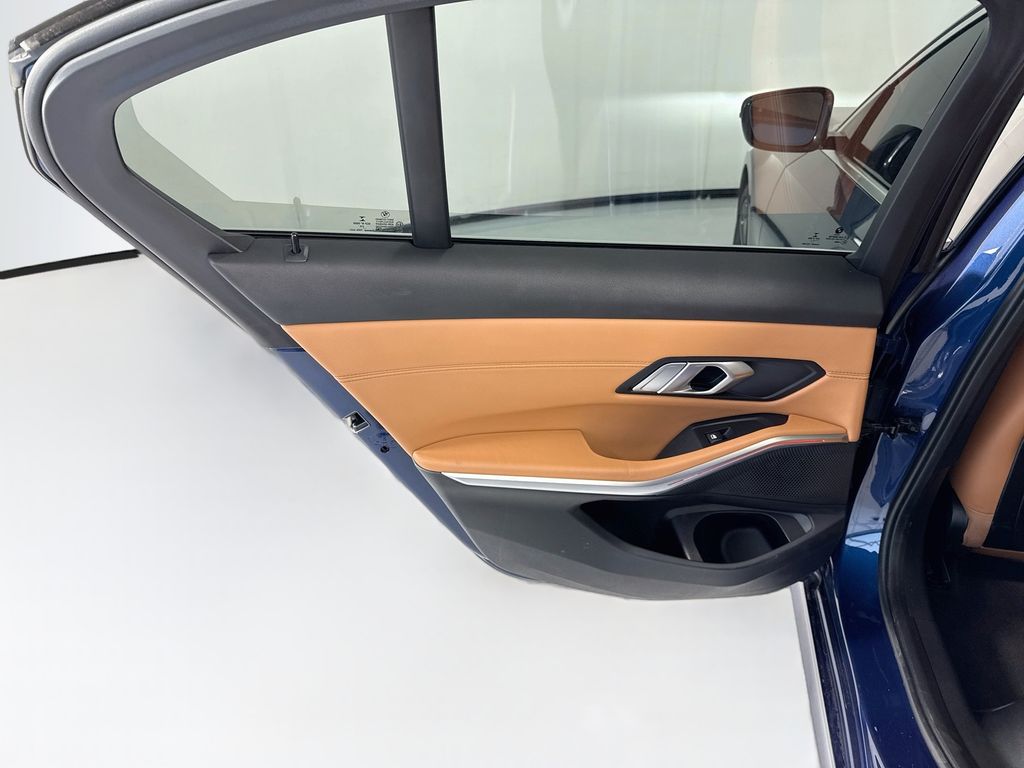 Thumbnail: 2021 BMW 3 Series - 26