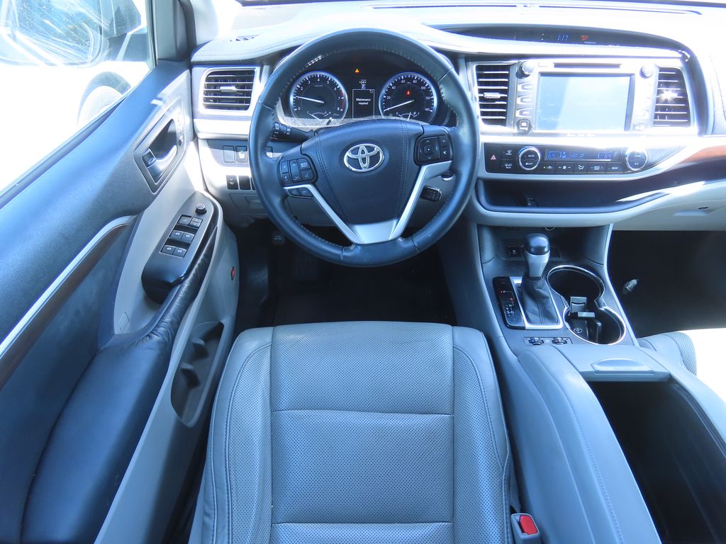 Thumbnail: 2016 Toyota Highlander - 5