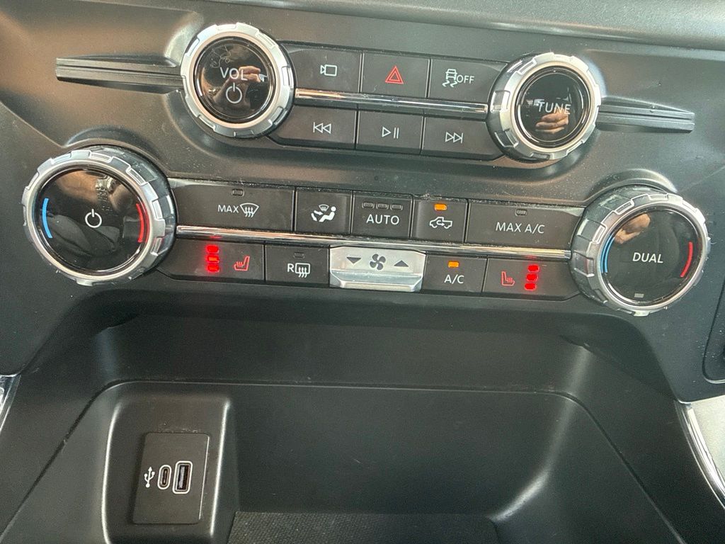2025 Agate Black Metallic Ford F-150 XLT RWD Truck