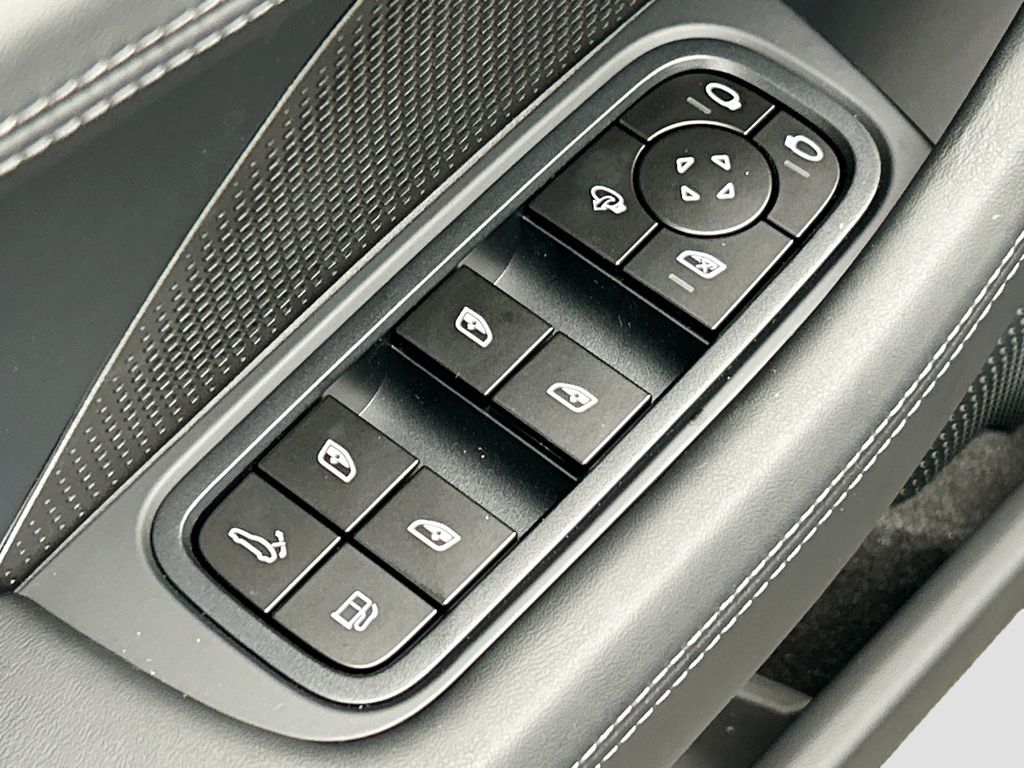 Thumbnail: 2026 Porsche Panamera - 24