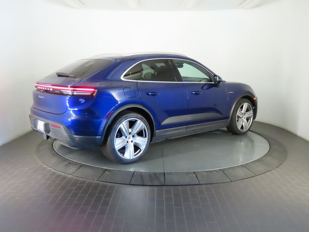 Thumbnail: 2024 Porsche Macan - 7