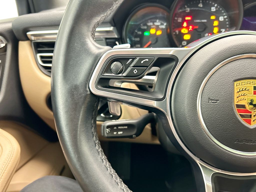 Thumbnail: 2020 Porsche Macan - 14