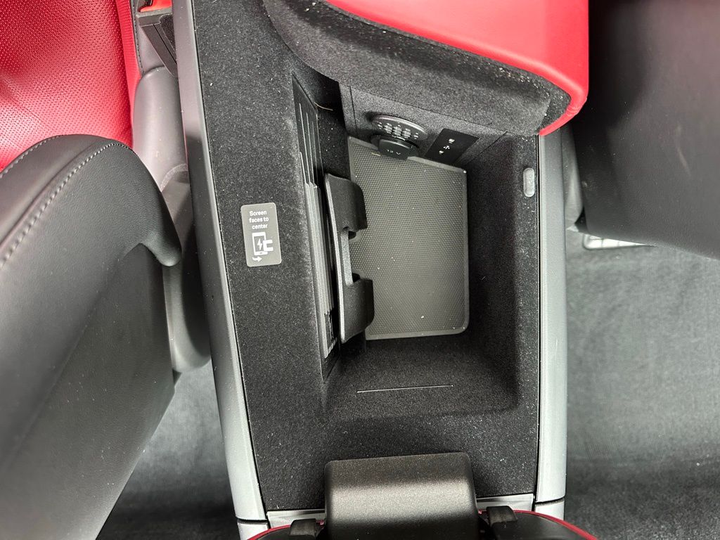 Thumbnail: 2025 Porsche Taycan - 26