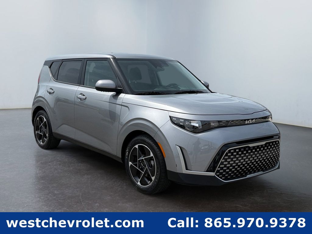 Steel Gray 2023 Kia Soul EX FWD SUV / Crossover Front-Wheel Drive Continuously Variable Transmission