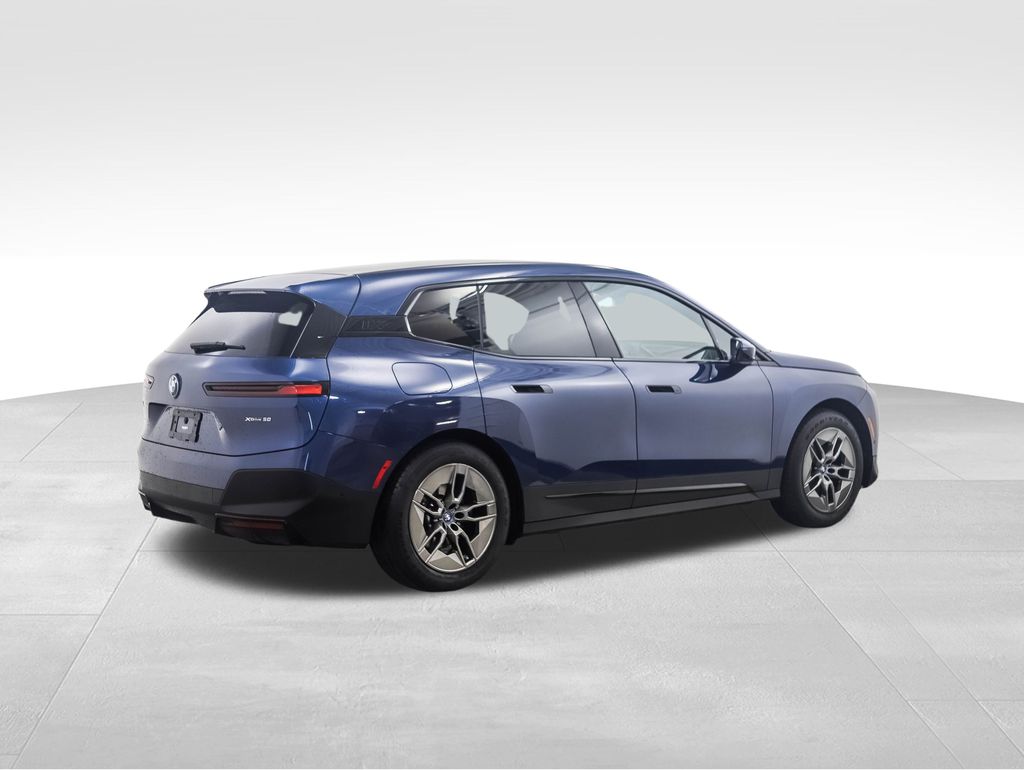 Thumbnail: 2022 BMW iX - 5