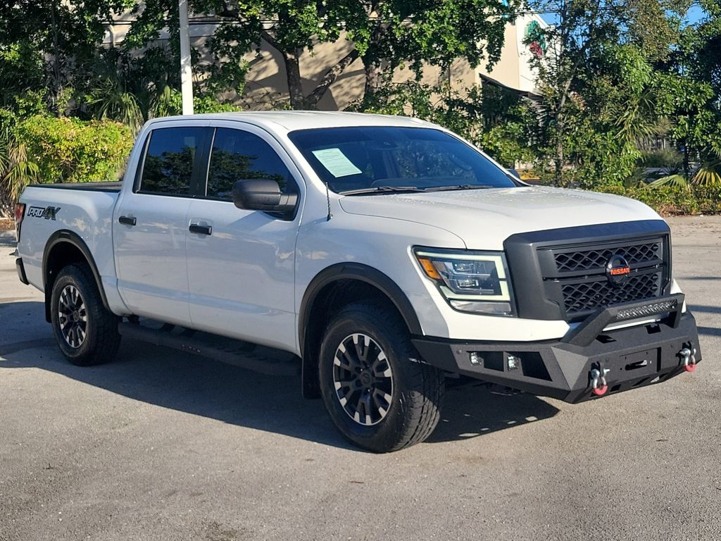 Nissan Titan PRO-4X Crew Cab 4WD