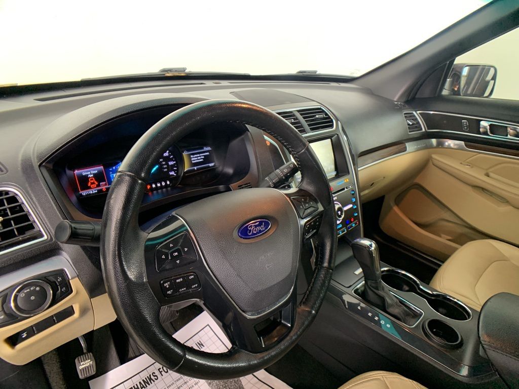 2016 Ford Explorer Limited 28