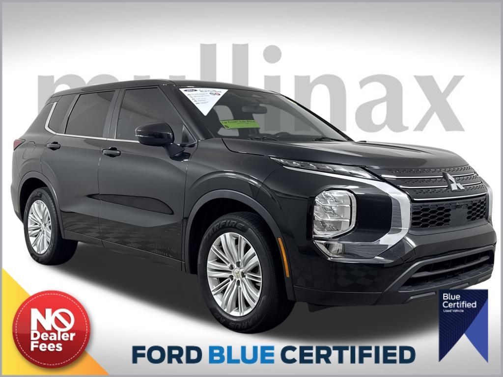 2022 Mitsubishi Outlander ES's photo