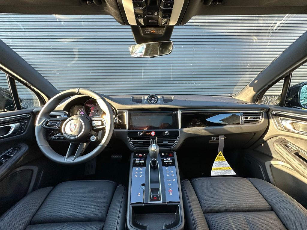 Thumbnail: 2026 Porsche Macan - 6