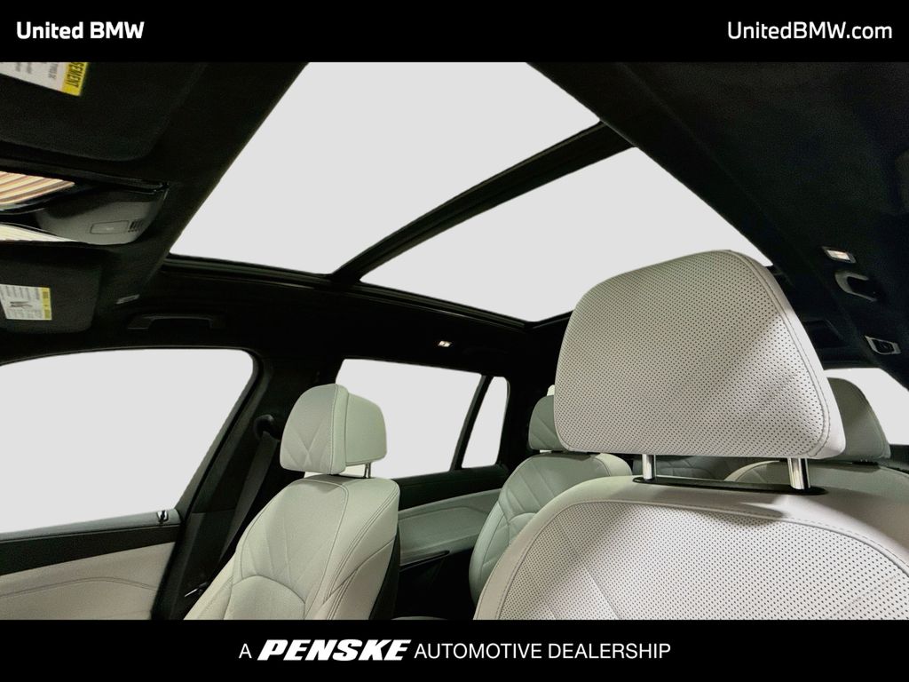 Thumbnail: 2026 BMW X7 - 12