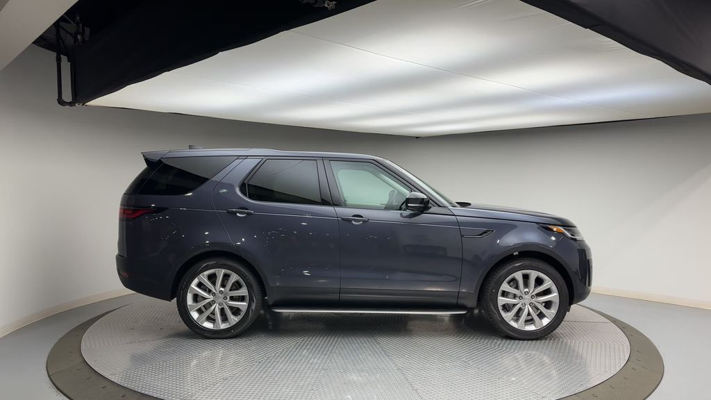 2024 Land Rover Discovery S 9