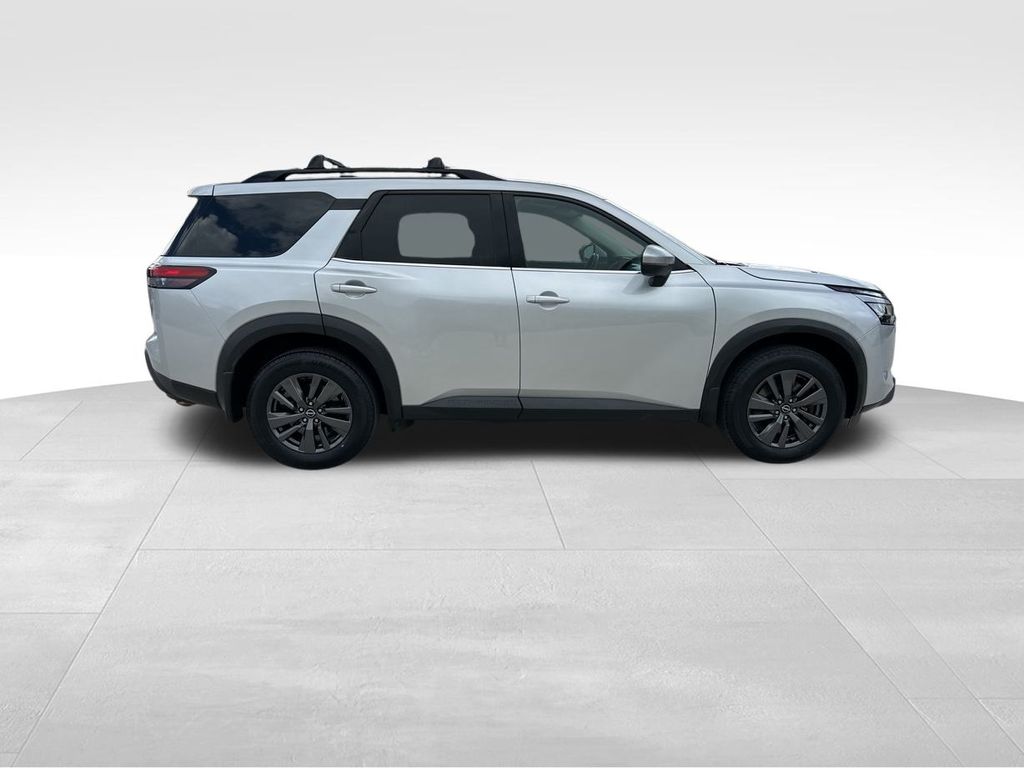 2022 Nissan Pathfinder SV 9