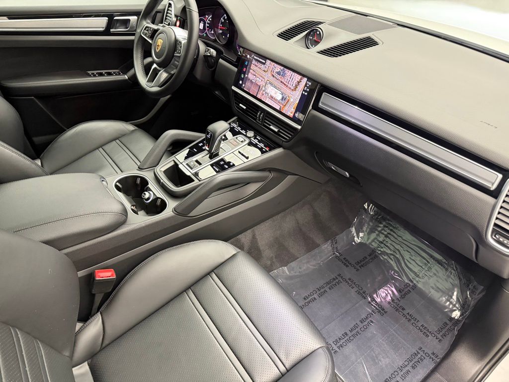 Thumbnail: 2023 Porsche Cayenne - 28